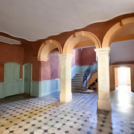 St Honore - Design